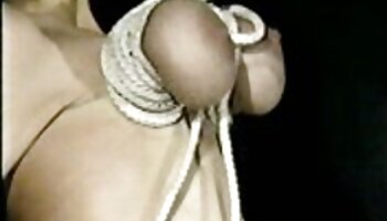 Les jeunes échangistes amateurs ne peuvent pas contrôler leur désir alors ils baisent devant les caméras film promo xx