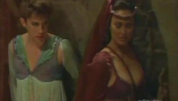 Coincé entre l'anal film lesbienne pornographique et une séance d'entraînement