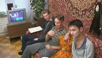 Trois amants lesbiennes vieux et jeunes meilleur film porno francais s'embrassent