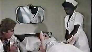 VR BANGERS Une voir film porno français gratuit MILF chaude se masturbe debout