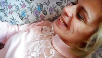 Superbe fille site porno xx plantureuse parfaitement formée livre la chatte