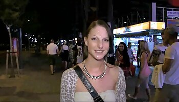 VR BANGERS Club de sexe lesbien film porno gratuit en streaming d'un collège secret