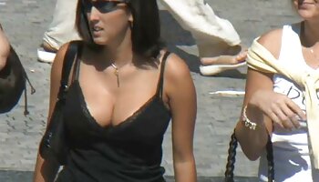 Trois vieilles et jeunes lesbiennes pissent et s'amusent femme porno hd