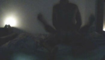 Tight Babe chevauchant films x africain un énorme gode OMBFUN VIBE sur le miroir CONTRLE SON ACTION EN DIRECT DE LA CHATTE