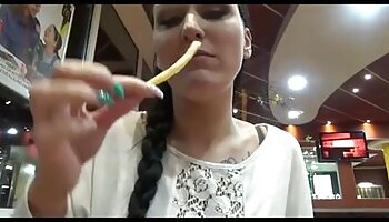 La transsexuelle Bella le meilleur xxx Atrix se masturbe et baise un gode dans son bain moussant