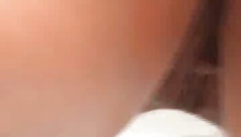 Des porno français films lesbiennes adolescentes se font plaisir et un mec chanceux en webcam