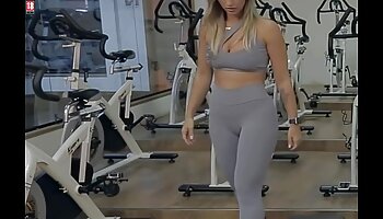 Tsurara Junna porno gratuit japonais léchée et bien baisée par un mec excité