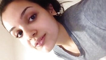Teen Emily : Gorge profonde video de sexe gratuite et anal béant !