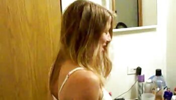 Cette maman tukif porno français britannique chaude adore jouer avec elle-même