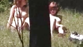 Merveilleuse beauté de 19 ans avec porno animal gratuit d'énormes seins naturels