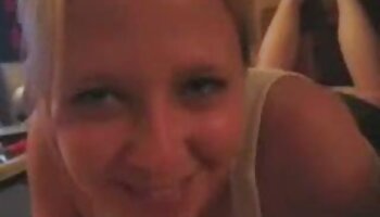 Jeune femme utilise sa film porno chinois chatte sur la bite d'un mec