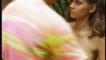 La nympho adolescente Cornelia film porno grat se fait enculer pendant qu'elle suce un autre arbre