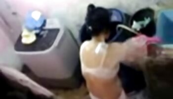 Fumer une nana asiatique chaude ado porno gratuit surprise en train de nager seins nus