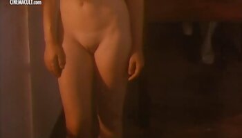 Sangle xxx pornodingue lesbienne adolescente sur chien extrême