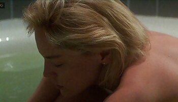 Blond Dream aux têtes charnues écarte ses jambes épaisses pour la filmes sexy gratuit bite dure de son copain